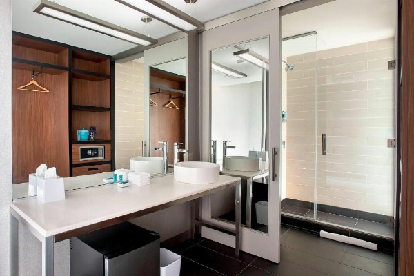Aloft Buffalo Airport image 7